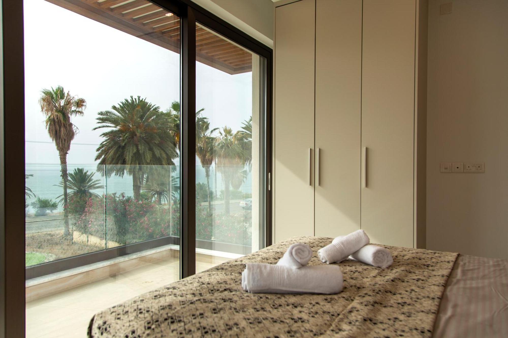 Santa Barbara Seafront Villas W Jacuzzi Pool Paphos 外观 照片