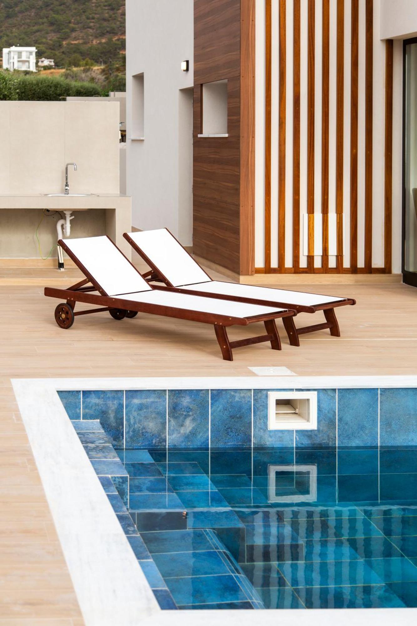Santa Barbara Seafront Villas W Jacuzzi Pool Paphos 外观 照片