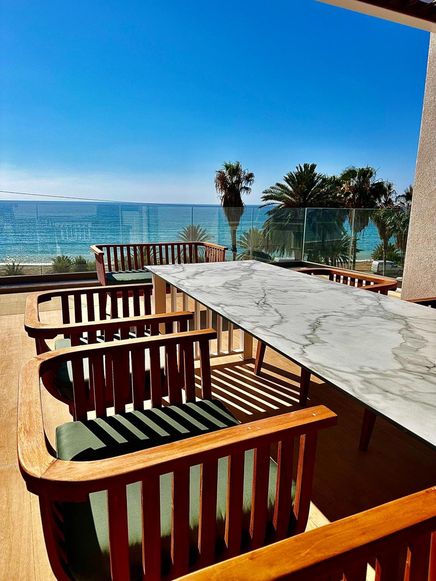 Santa Barbara Seafront Villas W Jacuzzi Pool Paphos 外观 照片