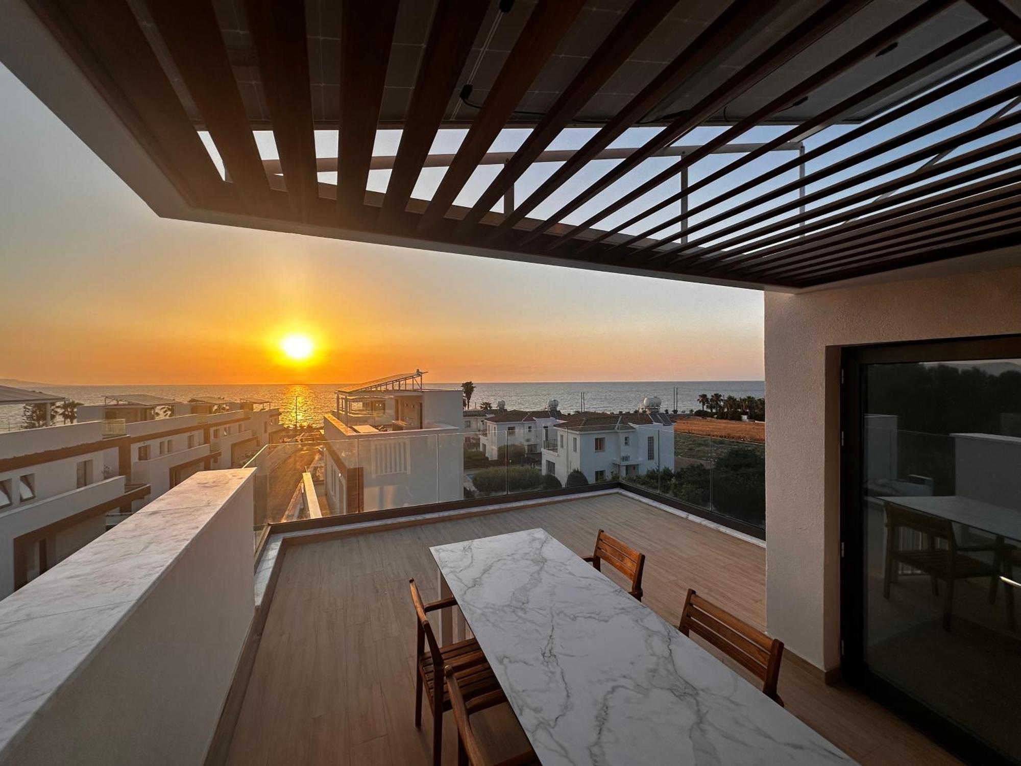 Santa Barbara Seafront Villas W Jacuzzi Pool Paphos 外观 照片
