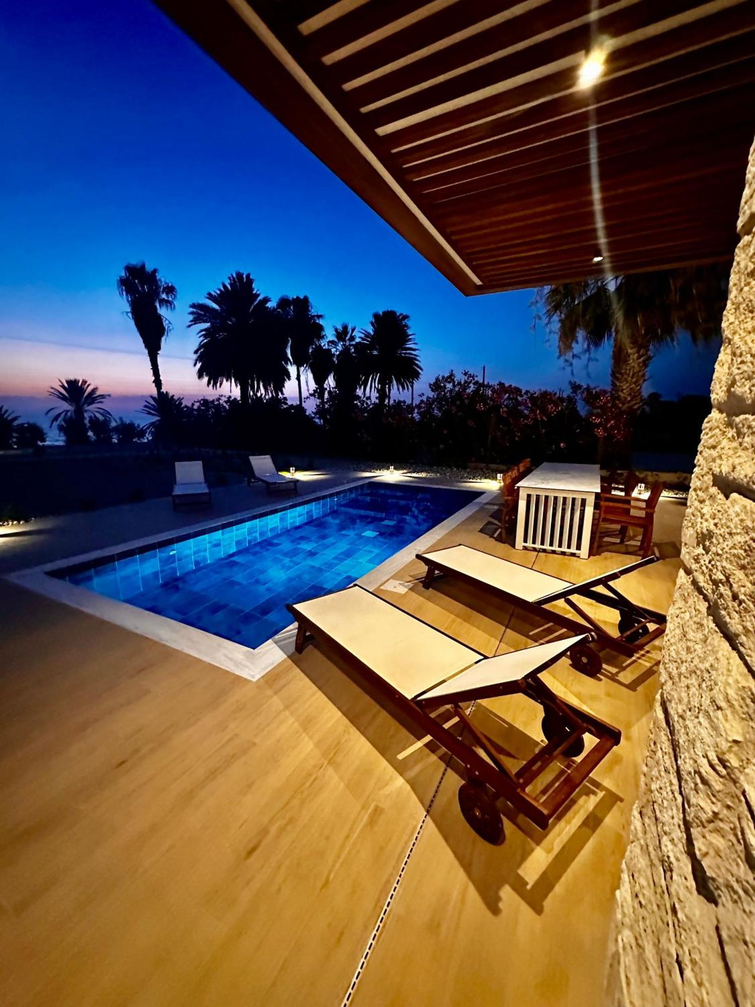 Santa Barbara Seafront Villas W Jacuzzi Pool Paphos 外观 照片