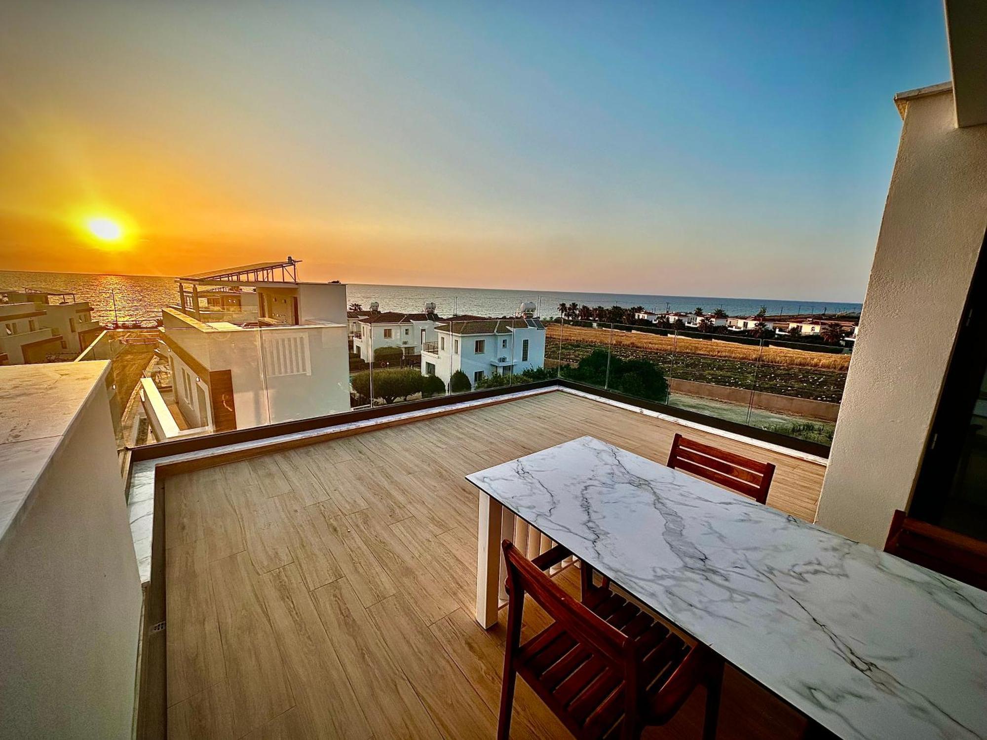 Santa Barbara Seafront Villas W Jacuzzi Pool Paphos 外观 照片