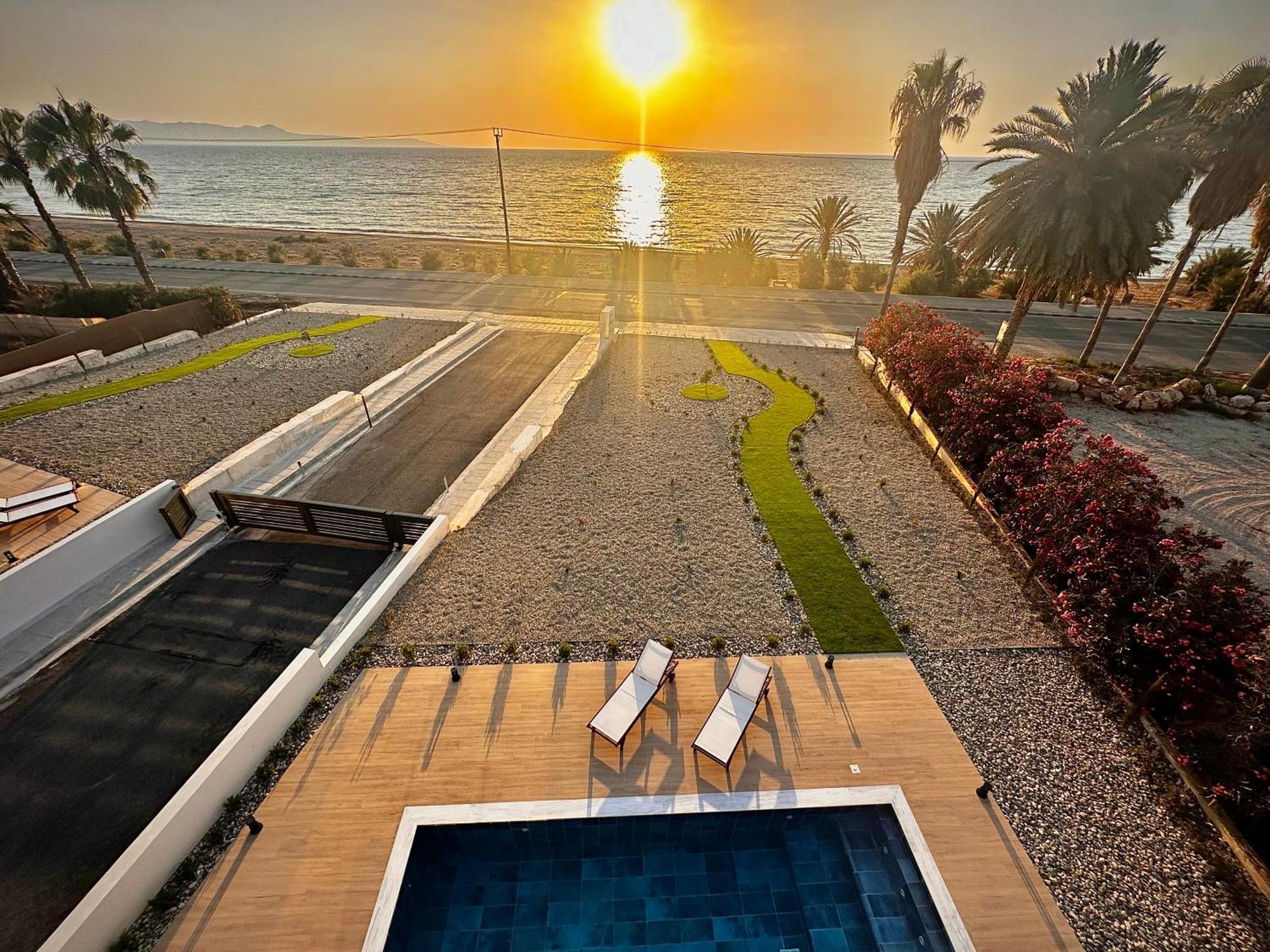 Santa Barbara Seafront Villas W Jacuzzi Pool Paphos 外观 照片