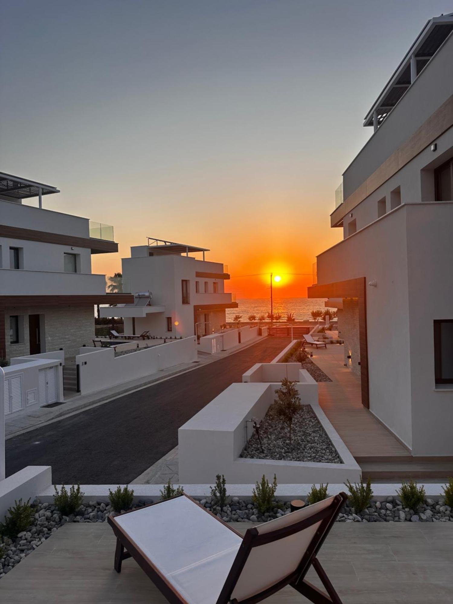 Santa Barbara Seafront Villas W Jacuzzi Pool Paphos 外观 照片